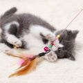 Pássaro penhas de pelúcia gato gato bastão de plástico e arame de aço brinquedo para teaser de gato brinquedos com sinos de penas suprimentos para animais de estimação